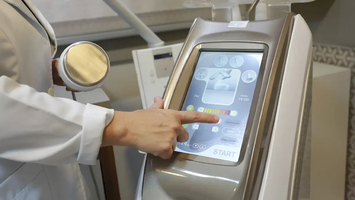 Tecnologia dermatológica com parâmetros de tratamento na Clínica Neoderme